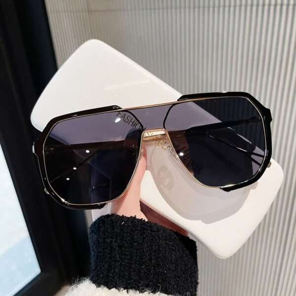 Occhiali da sole oversize da donna - immagine 3